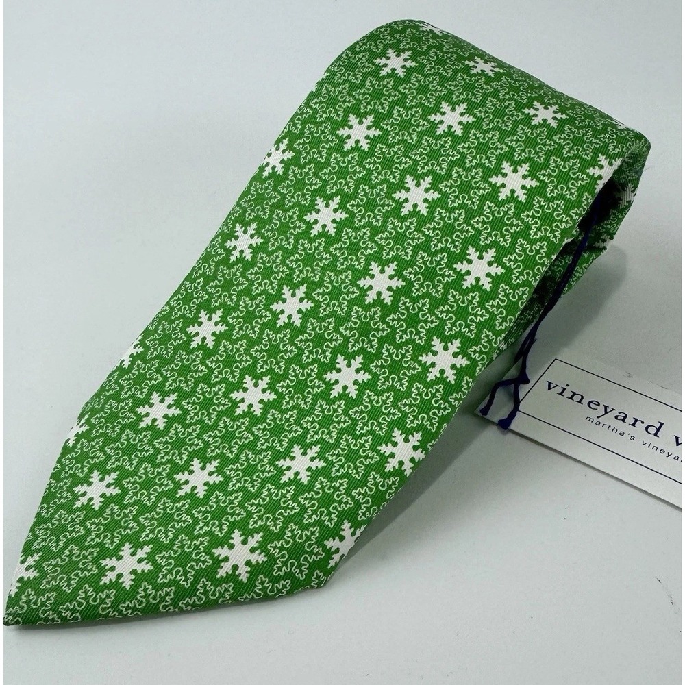 Vineyard Vines Mens Green Snowflake Silk Tie Holiday Winter 1T0911-315 NEW - Picture 2 of 7